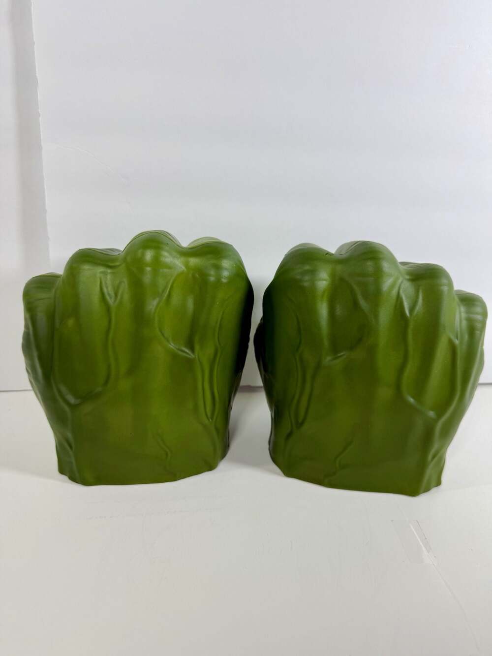Hasbro Marvel 2011 The Incredible Hulk Smash Foam Fists Pair - Picture 4 of 6
